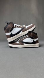 کتونی نایک ترویس موکا سفید قهوه ای - 301212